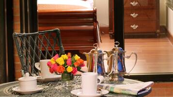 2 restaurantes, café da manhã, culinária mediterrânea