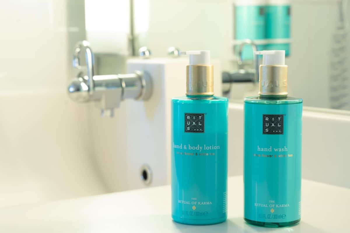 executive room, 1 double bed with sofa bed | premium bedding, minibar, in-room safe, desk