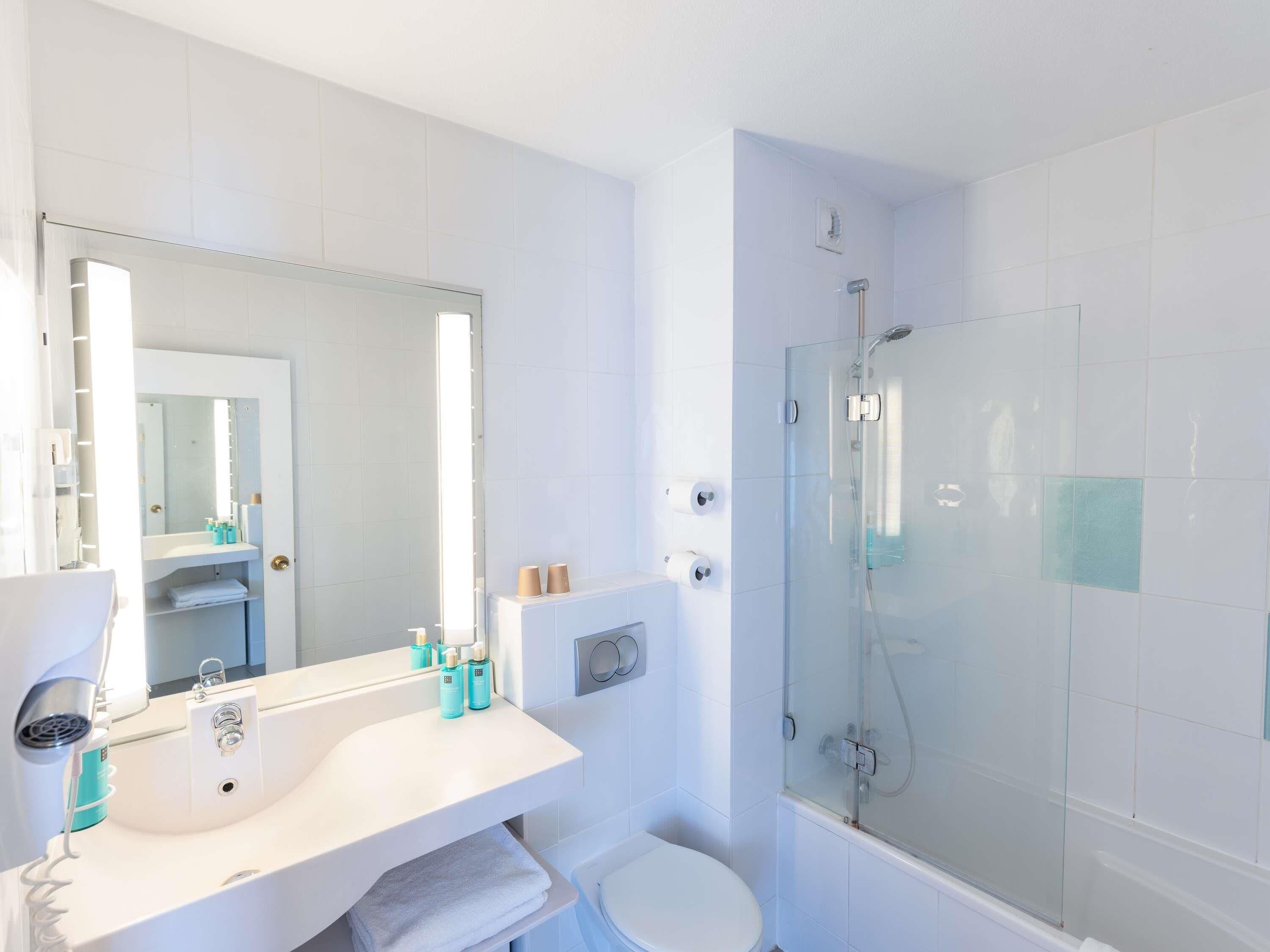 executive room, 1 double bed with sofa bed | premium bedding, minibar, in-room safe, desk