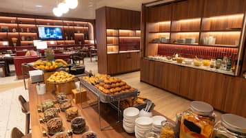 Café da manhã com buffet todos os dias mediante uma taxa