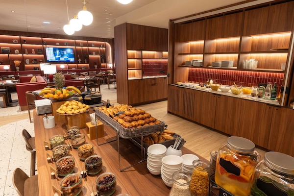 Daily buffet breakfast (EUR 19.00 per person)