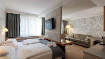 Junior-Suite | Hochwertige Bettwaren, Minibar, Zimmersafe, Schreibtisch