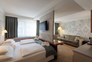Junior Suite | Premium bedding, minibar, in-room safe, desk
