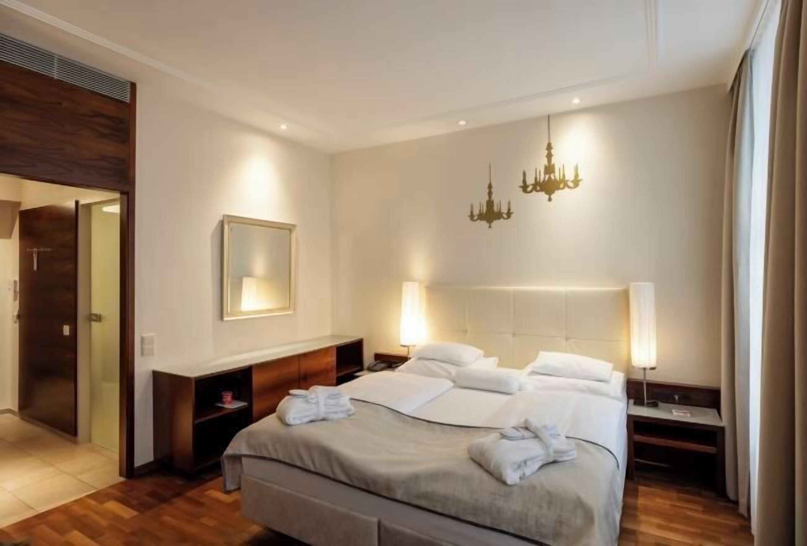 Ropa de cama de alta calidad y minibar 