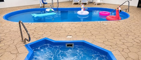 Una piscina cubierta