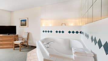 Studio Suite, 1 King Bed, Non Smoking | In-room safe, desk, laptop workspace, blackout drapes
