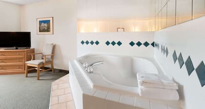 Baymont by Wyndham Hot Springs