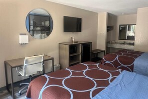 Desk, free cots/infant beds, free WiFi, bed sheets - Super 8 by Wyndham Bossier City/Shreveport Area (Bossier City)