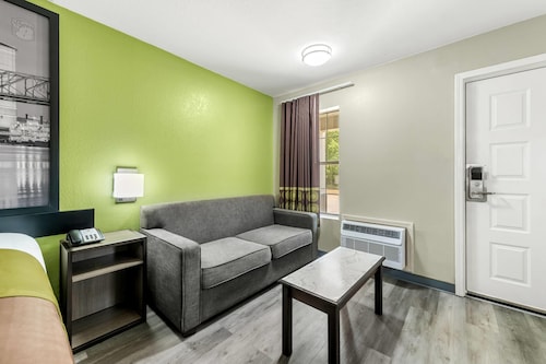 Super 8 by Wyndham Bossier City/Shreveport Area