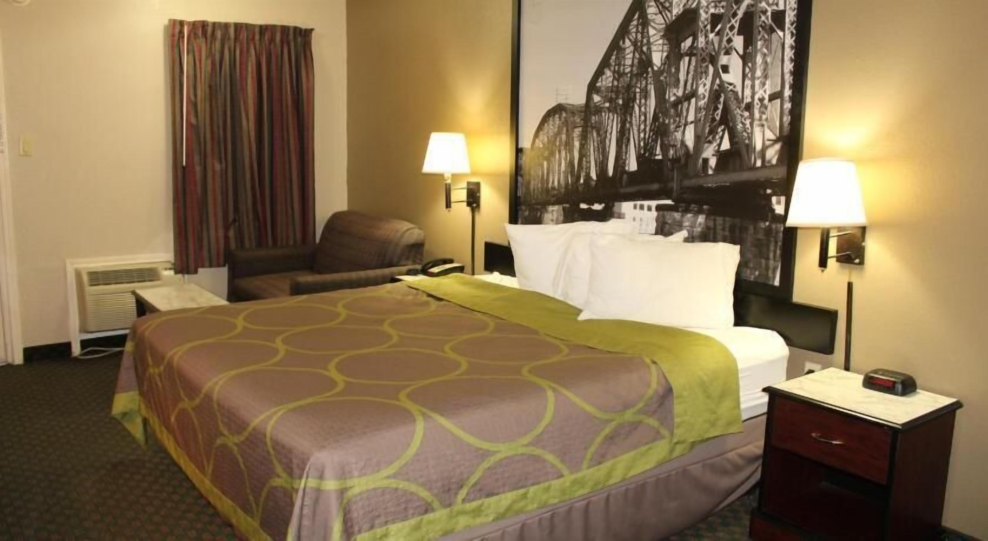 Desk, free cots/infant beds, free WiFi, bed sheets