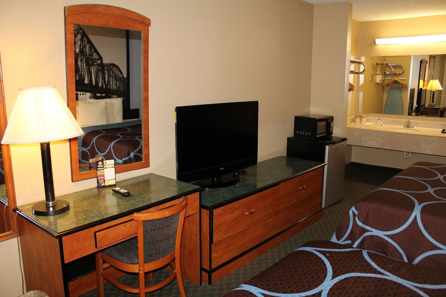 Desk, free cots/infant beds, free WiFi, bed sheets