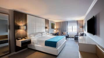 Habitación Deluxe, 1 cama King size | Decoración personalizada, muebles diferentes y escritorio