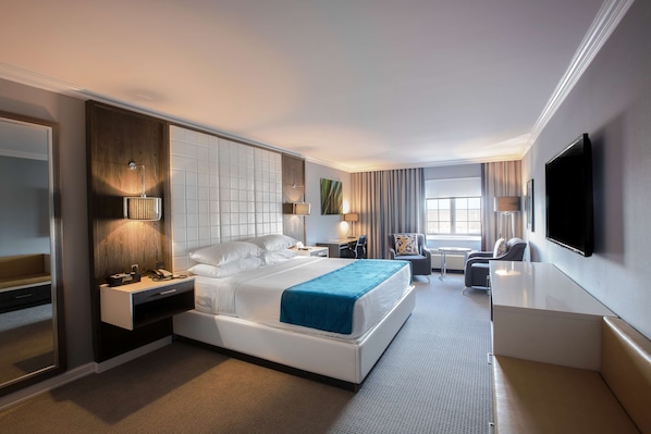 Deluxe Room, 1 King Bed | Individually decorated, individually furnished, desk, laptop workspace