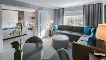 Deluxe Suite | Individually decorated, individually furnished, desk, laptop workspace
