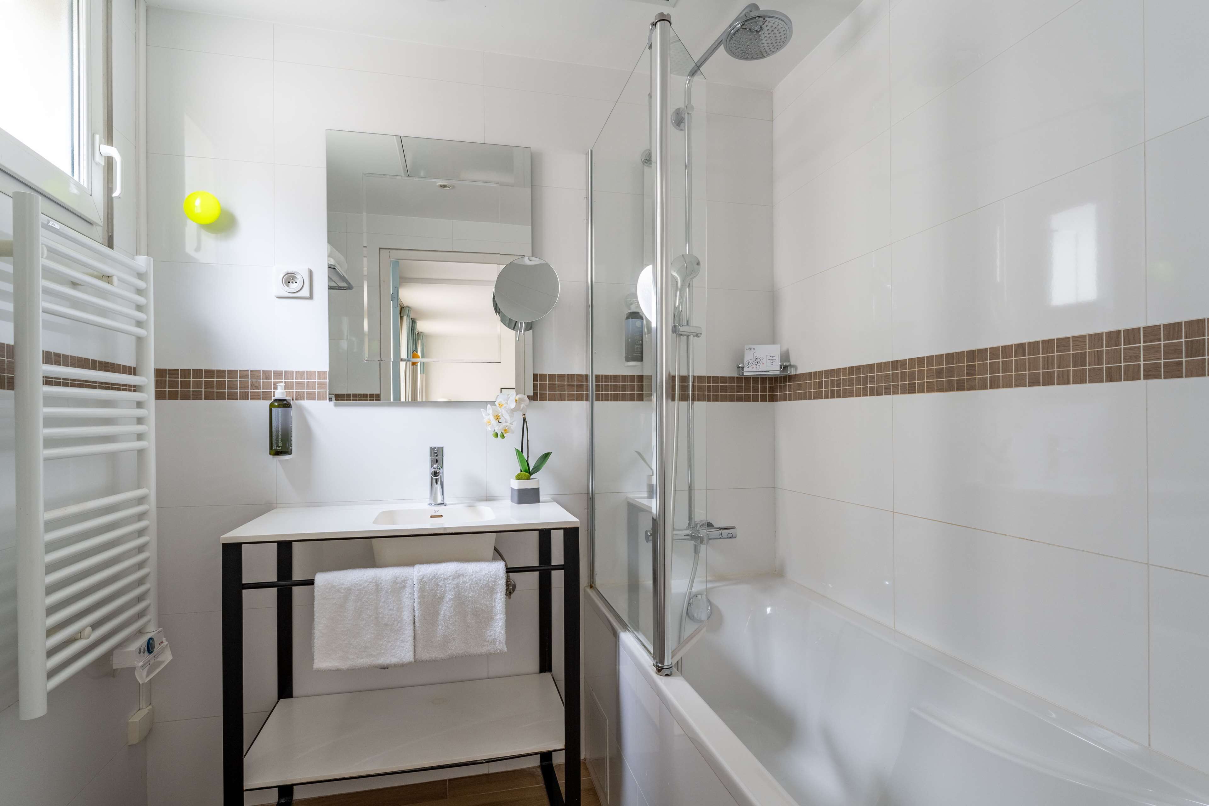 privilege room - complimentary soft minibar, courtesy tray, digital press | bathroom | shower, free toiletries, hair dryer, towels