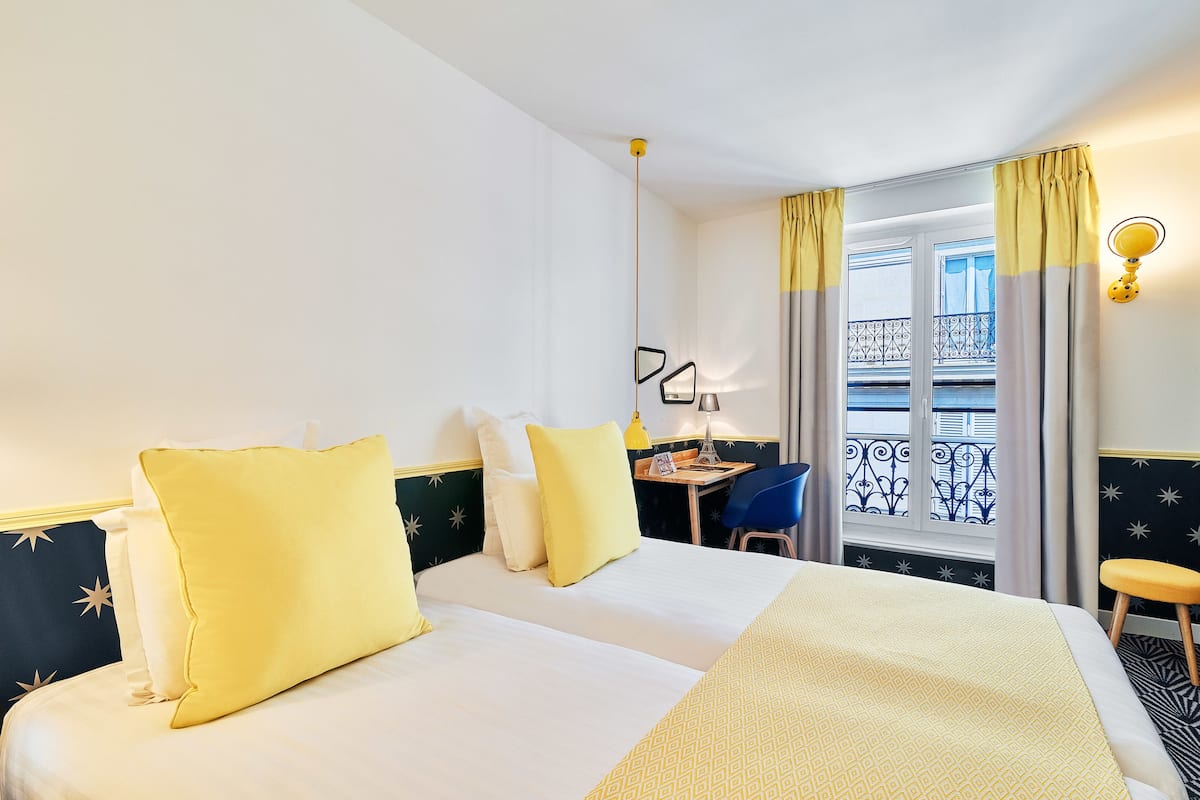 Twin Room - Complimentary soft minibar, courtesy tray, digital press | 1 bedroom, minibar, in-room safe, desk