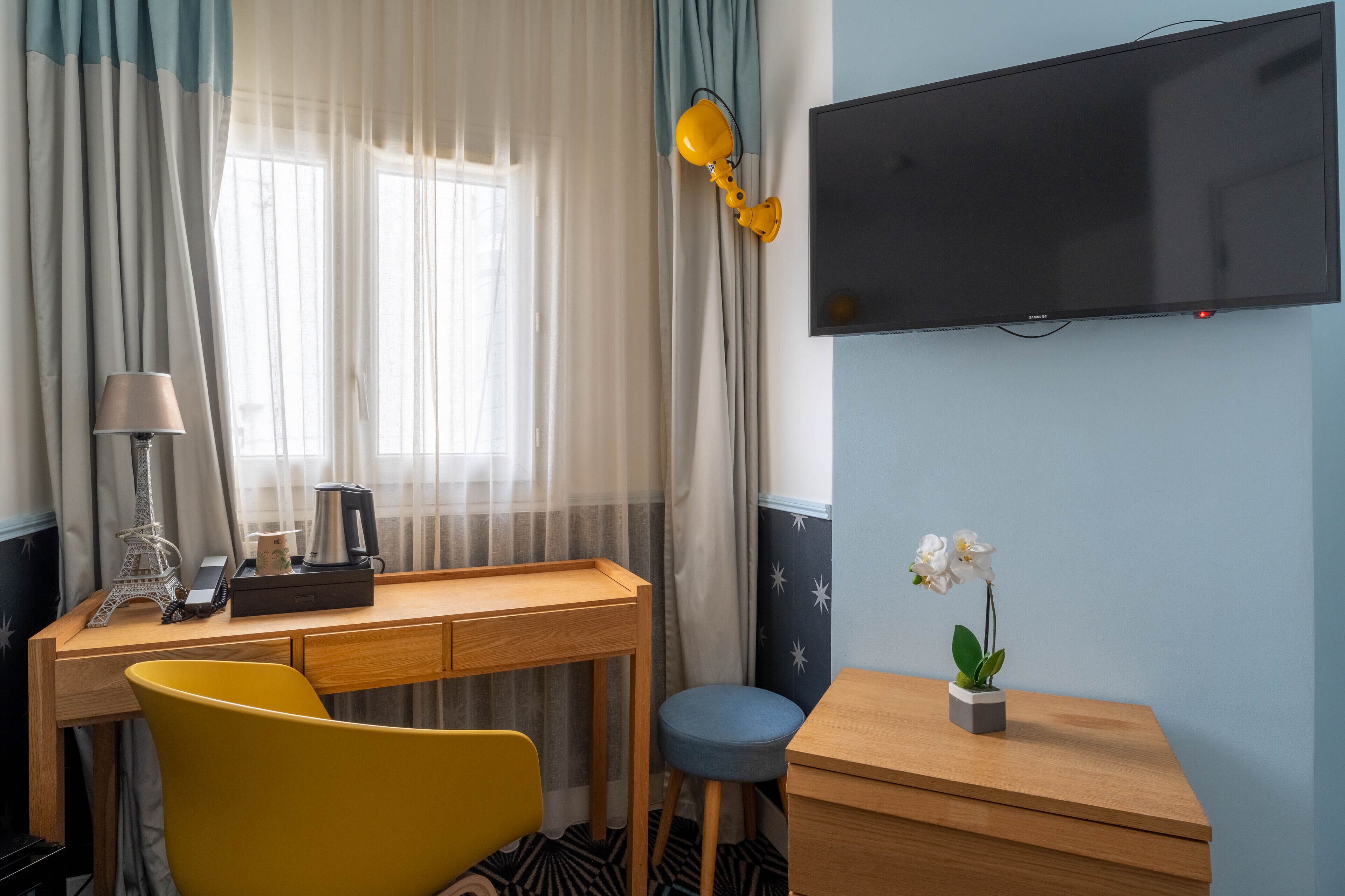 single room (cocoon) - complimentary soft minibar, courtesy tray, digital press | minibar, in-room safe, desk, blackout curtains