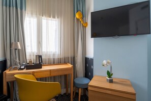 Yhden hengen huone (Cocoon) | Minibaari, tallelokero huoneessa, työpöytä, pimennysverhot