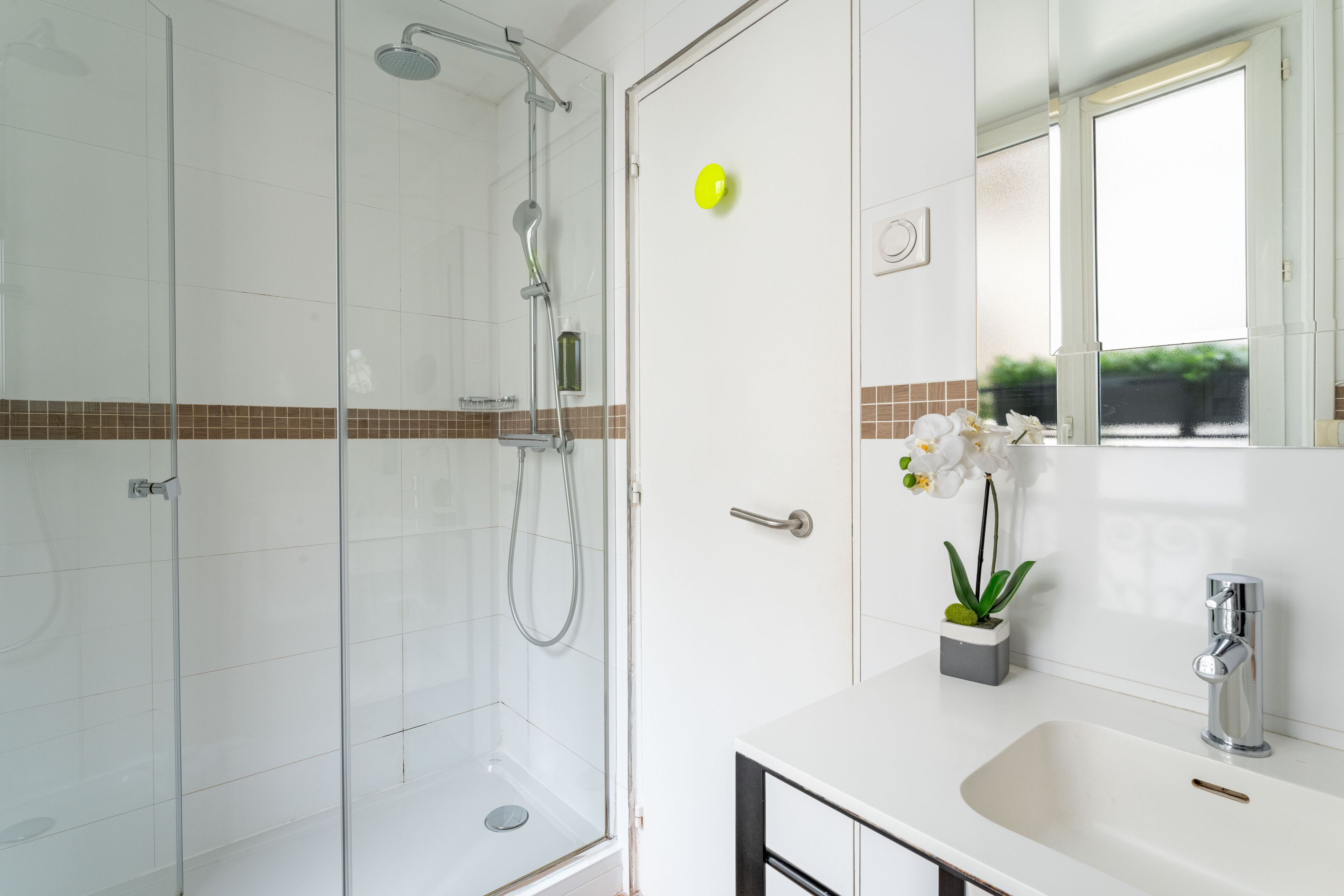 family room ( 2 rooms)  - complimentary soft minibar, courtesy tray, digital press | bathroom | shower, free toiletries, hair dryer, towels