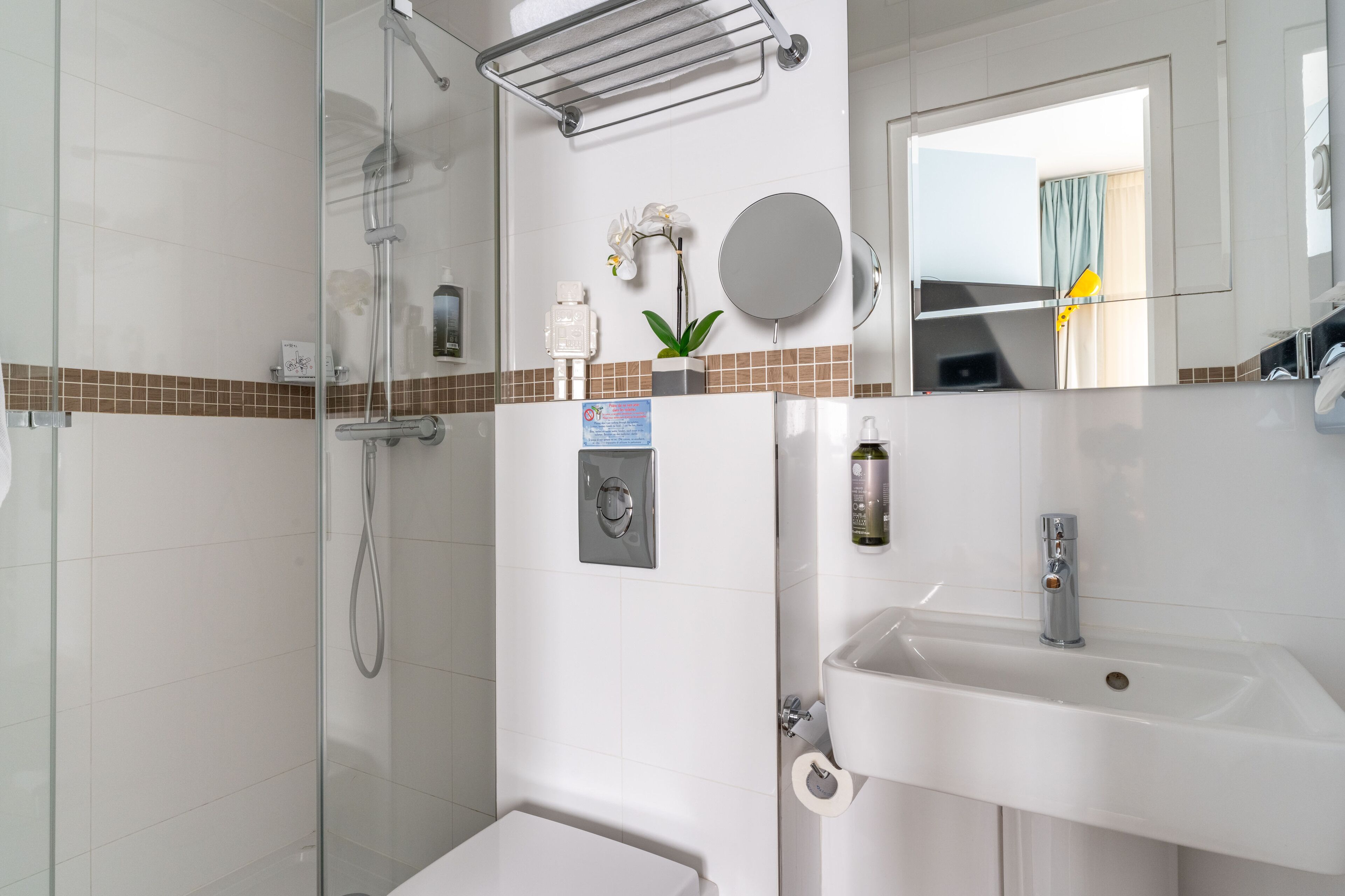 single room (cocoon) - complimentary soft minibar, courtesy tray, digital press | bathroom | shower, free toiletries, hair dryer, towels