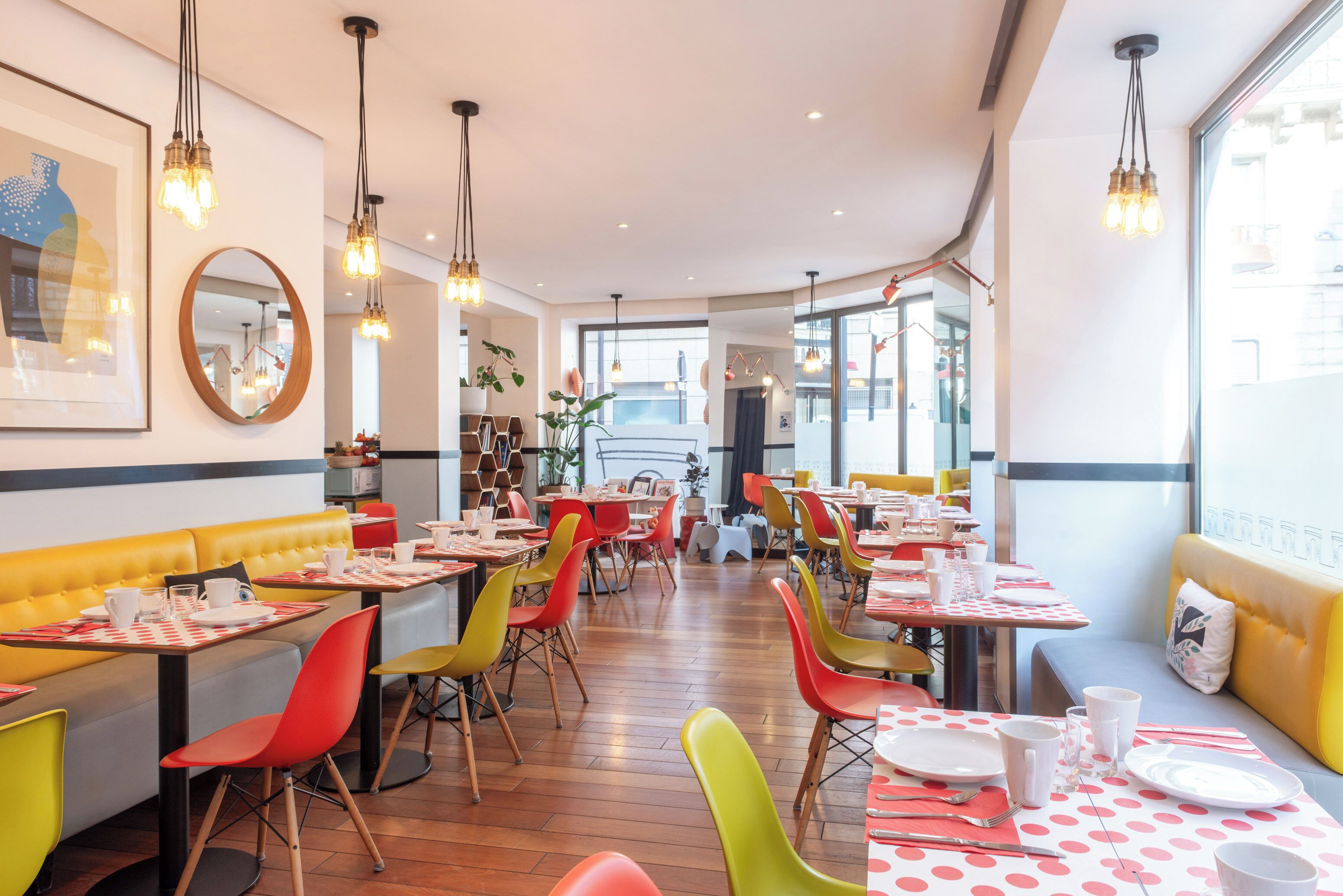 Café da manhã com buffet todos os dias (EUR 14 por pessoa) 