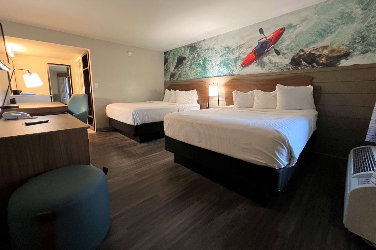 標準客房, 2 張加大雙人床, 非吸煙房, 雪櫃和微波爐 (Walk-in Shower;Theme Room) | 書桌、手提電腦工作空間、熨斗/熨衫板、免費 Wi-Fi