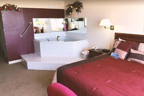 1 king Suite Spa Tub Non-Smoking | Blackout curtains, soundproofing, iron/ironing board, bed sheets - Norwood Inn and Suites Worthington (Worthington)