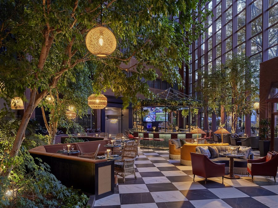 2 restaurants, breakfast served