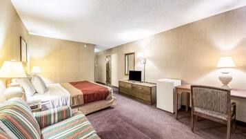 Standard Room, 1 King Bed, Non Smoking | Desk, laptop workspace, free cribs/infant beds, rollaway beds