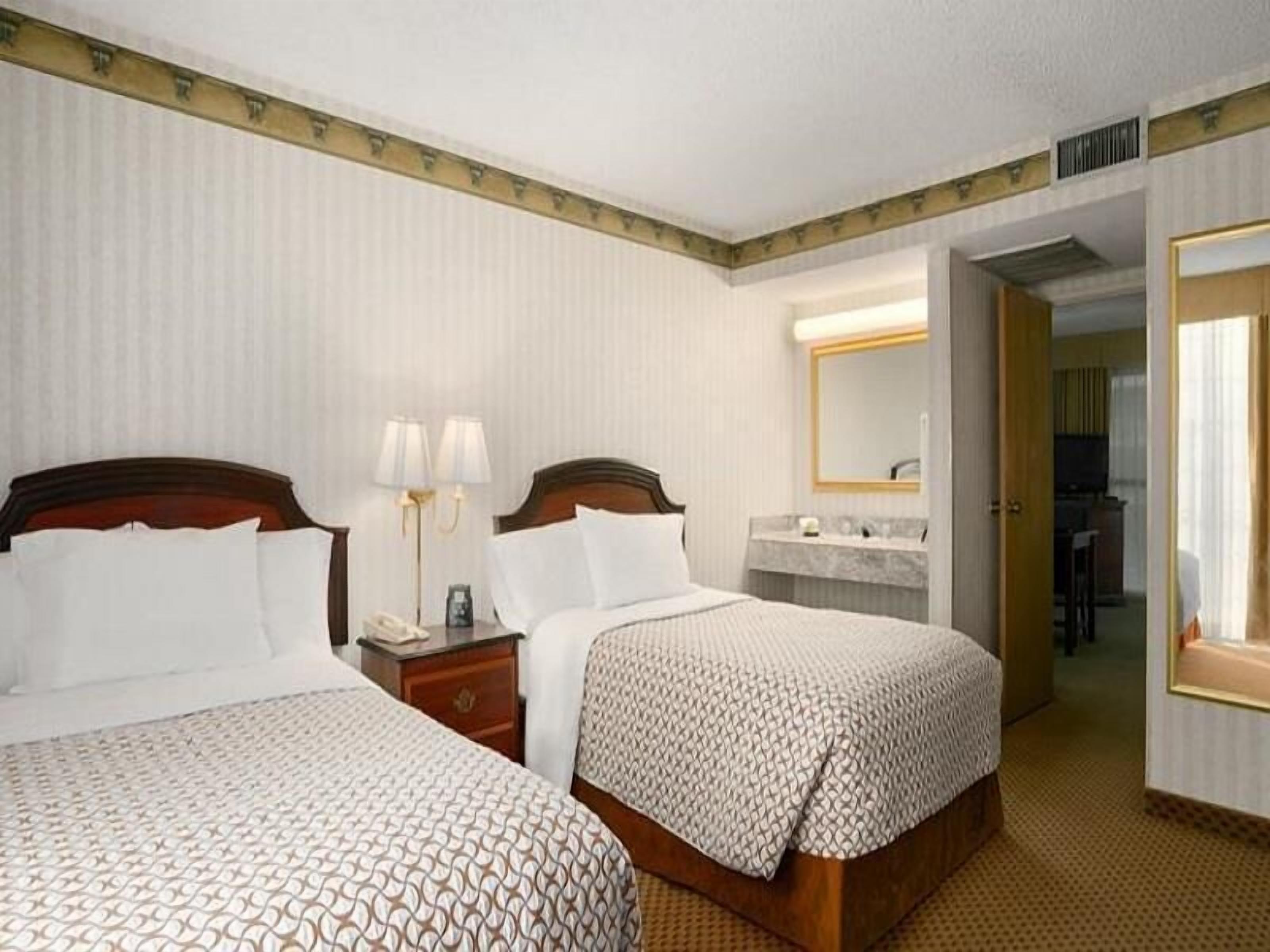 Premium bedding, in-room safe, desk, laptop workspace