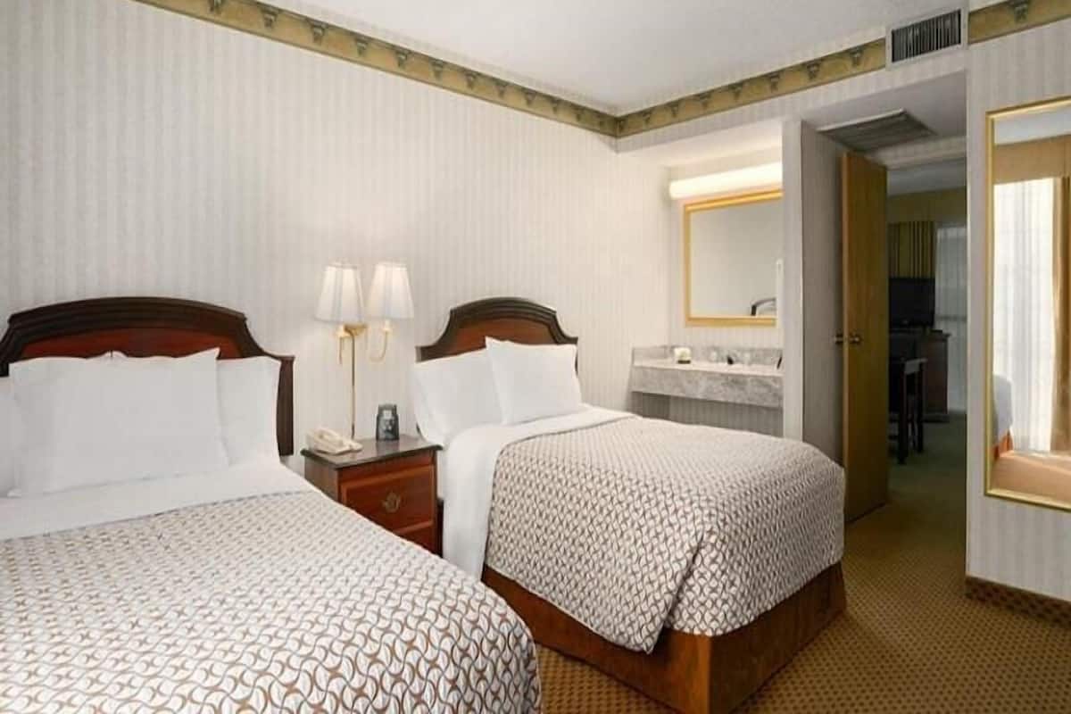 Premium bedding, in-room safe, desk, laptop workspace