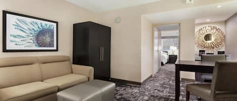 Premium bedding, in-room safe, desk, laptop workspace