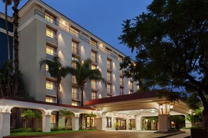 A multi-story hotel with a covered entrance, palm trees, and a red-tiled roof. - Embassy Suites by Hilton Arcadia Pasadena Area (Arcadia)