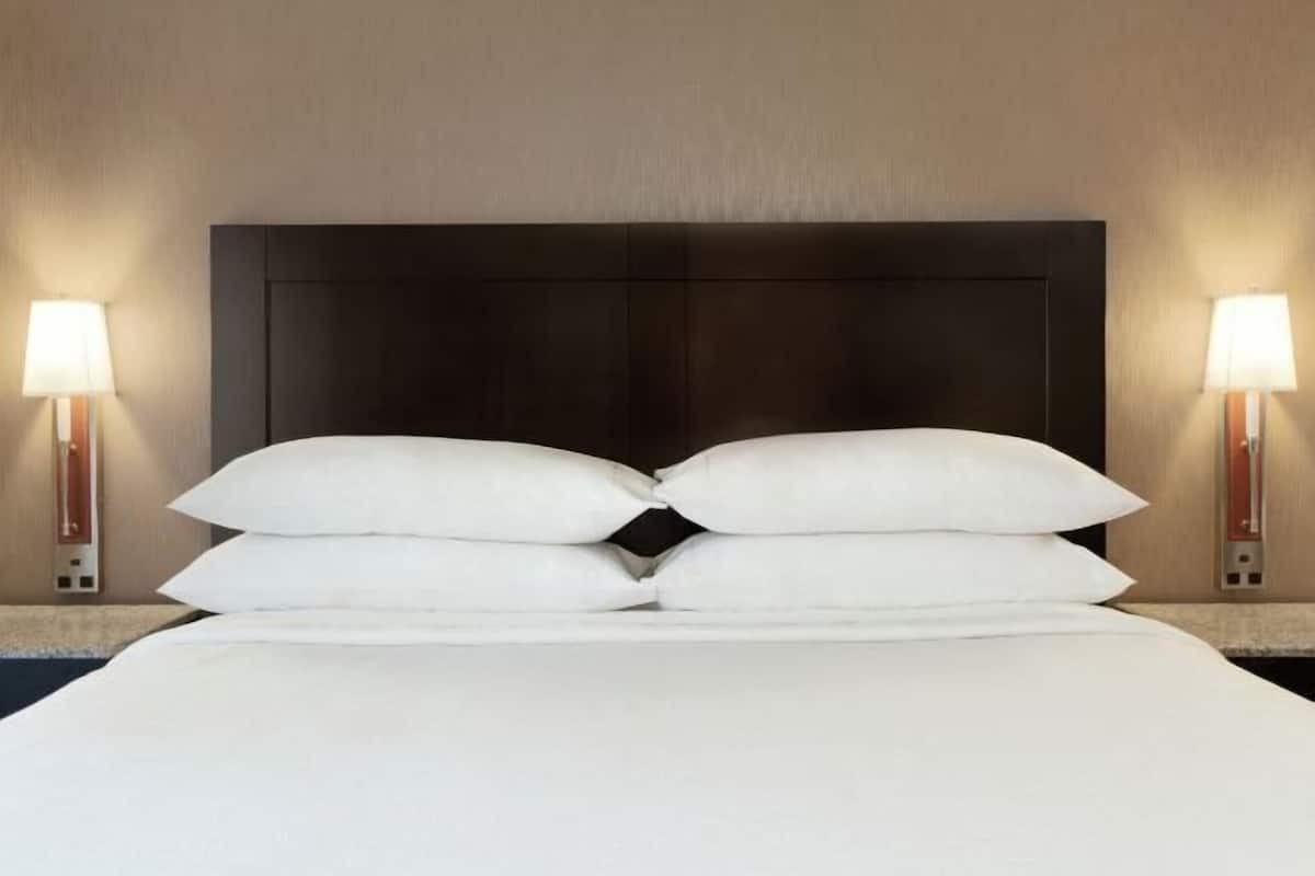 Premium bedding, in-room safe, desk, laptop workspace