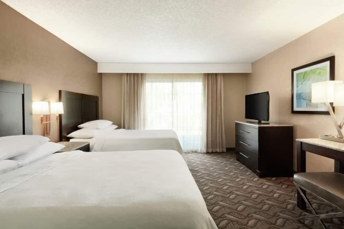 Premium bedding, in-room safe, desk, laptop workspace