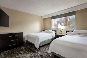 Suite, 2 grands lits, accessible aux personnes à mobilité réduite, baignoire (Hearing Access) | Literie de qualité, coffre-fort pour ordinateur portable, bureau