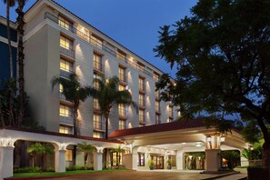 Exterior - Embassy Suites by Hilton Arcadia Pasadena Area (Arcadia)
