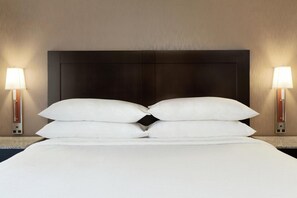 Premium bedding, in-room safe, desk, laptop workspace - Embassy Suites by Hilton Arcadia Pasadena Area (Arcadia)