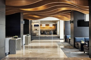 2 restaurants; breakfast, lunch and dinner served  - Marriott Wichita (Wichita)