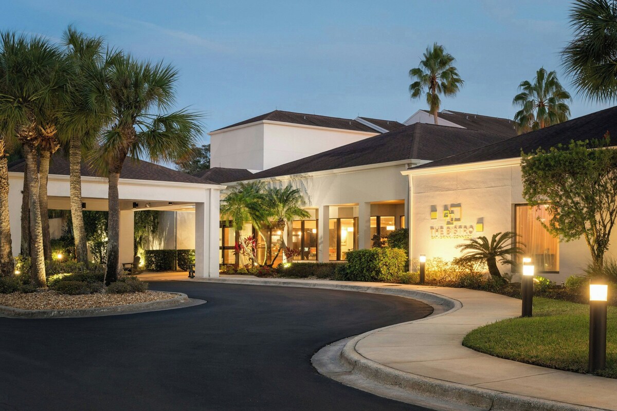 Courtyard Melbourne West modern pet‑friendly hotel