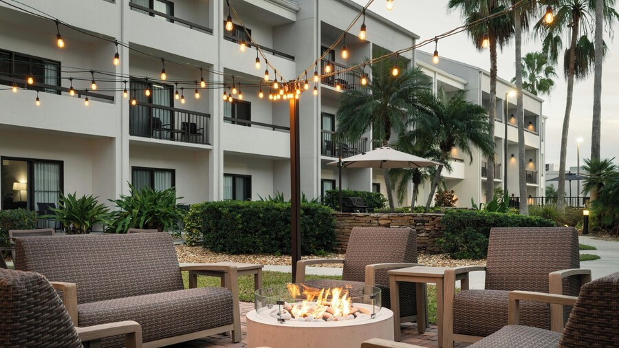 Courtyard Melbourne West