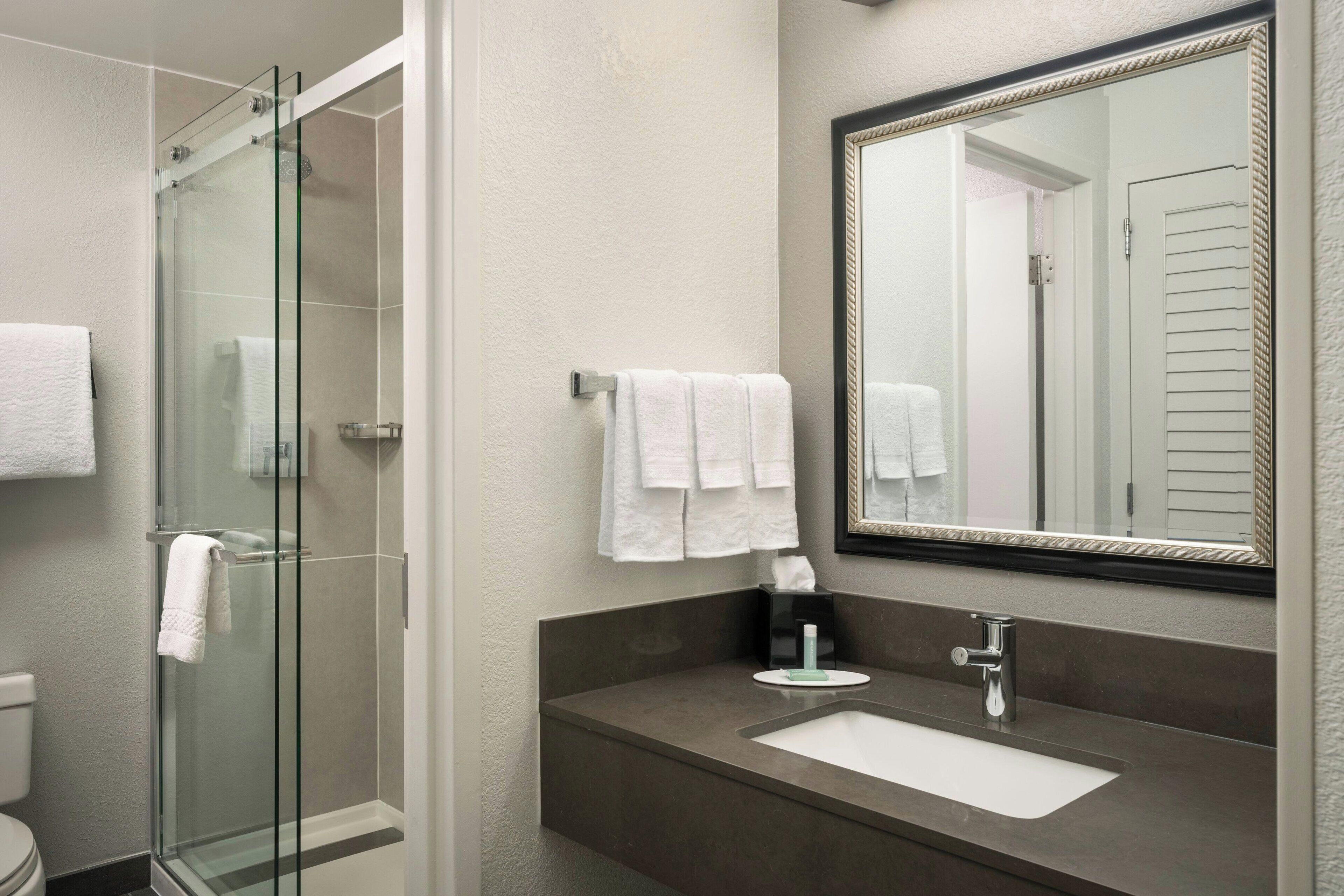 combined shower/bathtub, eco-friendly toiletries, hair dryer, towels