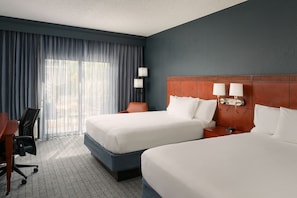 Literie de qualité supérieure, bureau, rideaux occultants