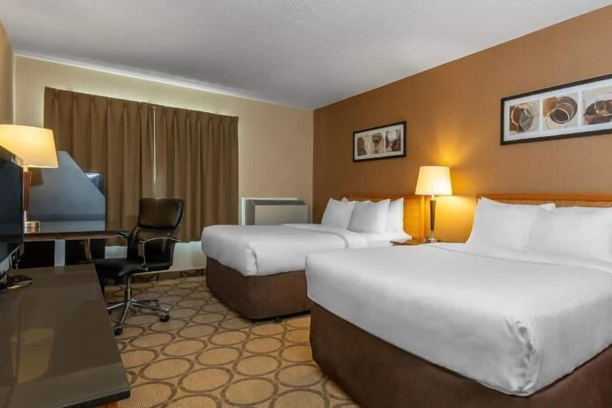 Premium bedding, pillowtop beds, desk, iron/ironing board