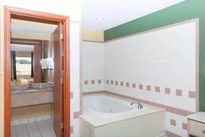 Studiosuite, 1 King-Bett, Nichtraucher | Badezimmer | Kostenlose Toilettenartikel, Haartrockner, Handtücher