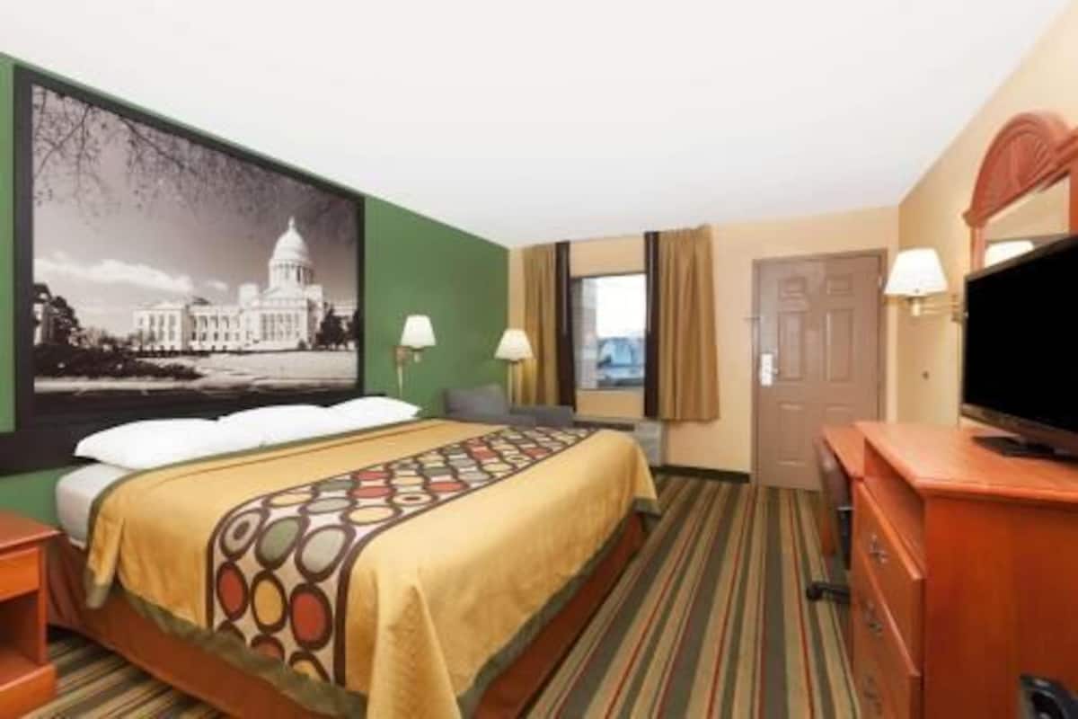 Desk, iron/ironing board, free WiFi, bed sheets
