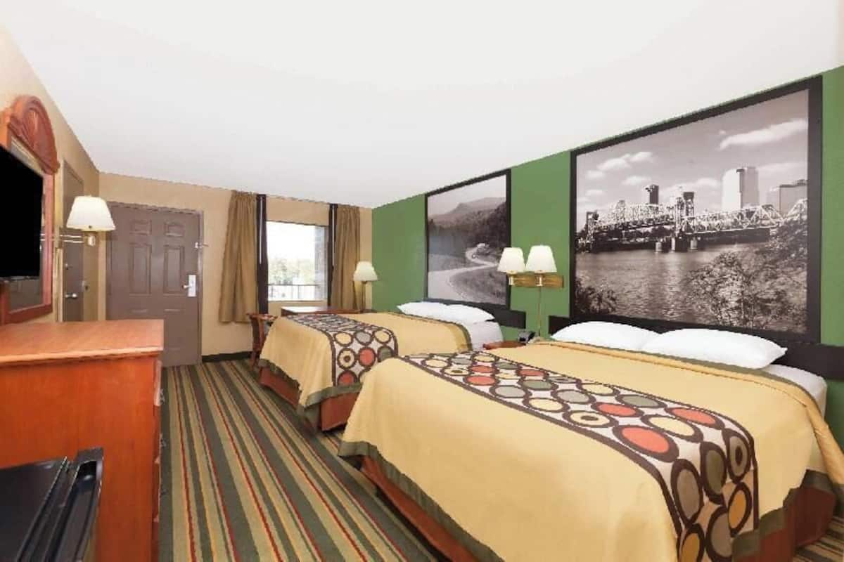 Desk, iron/ironing board, free WiFi, bed sheets