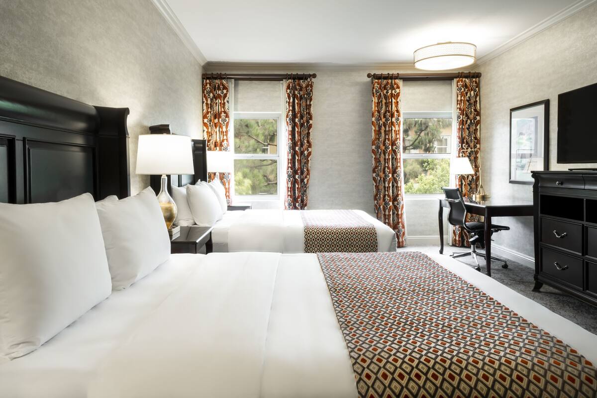 2 queen junior suite | hypo-allergenic bedding, down duvets, pillow-top beds, desk