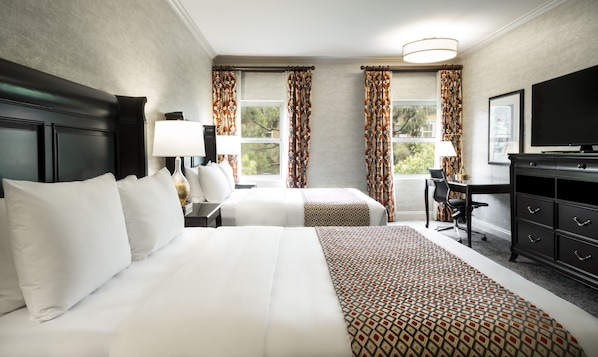 2 Queen Junior Suite | Hypo-allergenic bedding, down comforters, pillowtop beds, desk