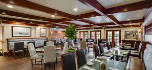 Breakfast, lunch, dinner served; American cuisine, alfresco dining  - Ayres Hotel Costa Mesa/Newport Beach (Costa Mesa)